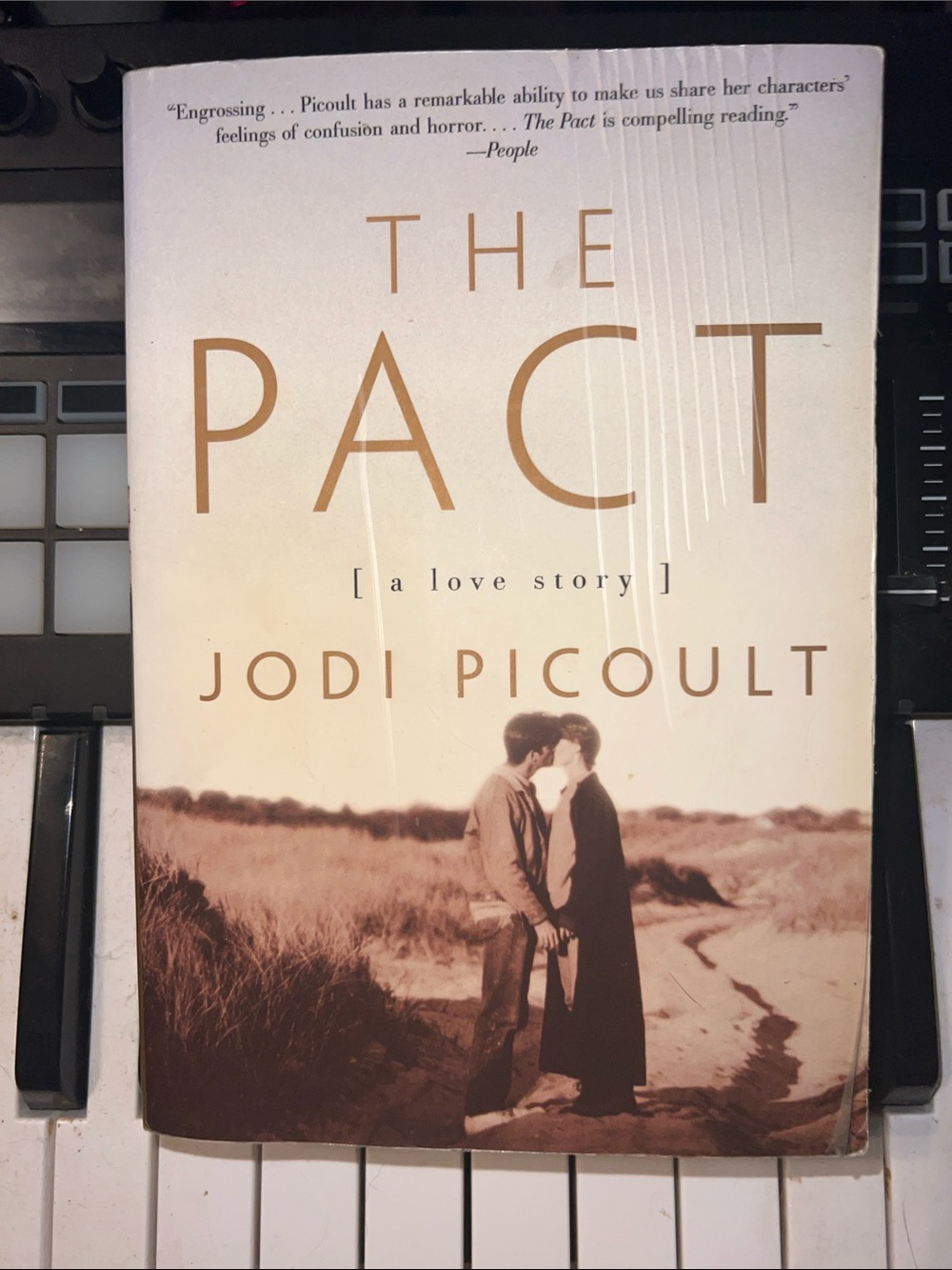 Used The Pact by Jodi Picoult - A Love story Paperback Cover Book Novel Romance